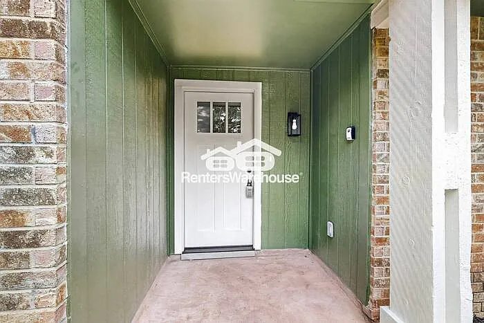 1207 Creekwood Ct — Photo 5