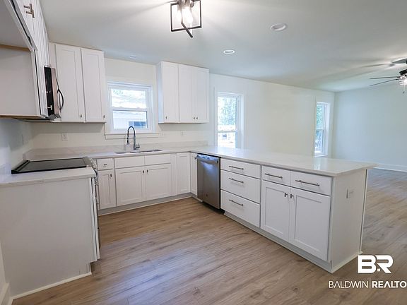 5th image of 12190 Pecan Grove St