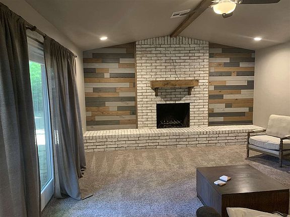 5th image of 718 NW Heinzwood Cir