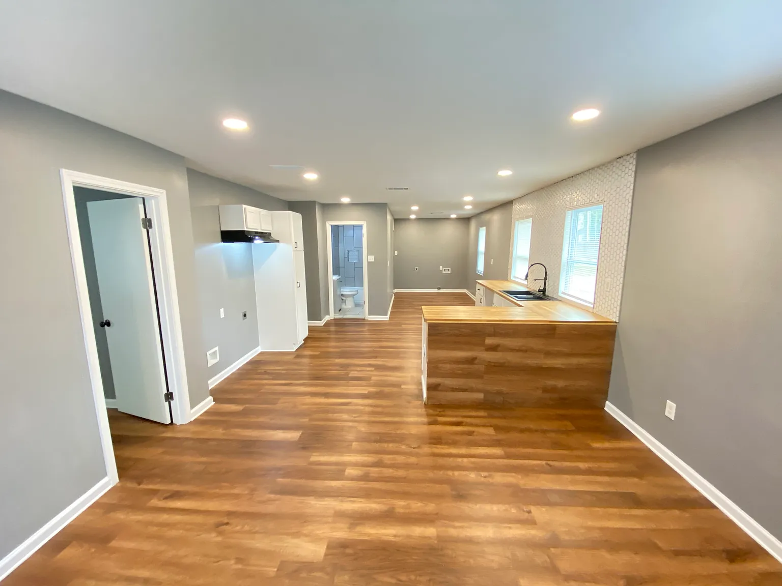 3 bed, 1037 sqft, $1,195 — Photo 3
