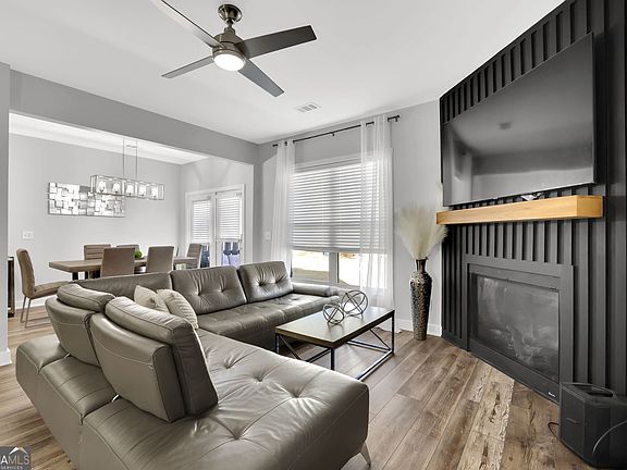 4th image of 2850 Maple Park Pl