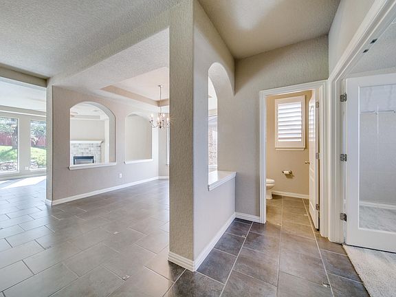 4th image of 23914 Viento Oaks