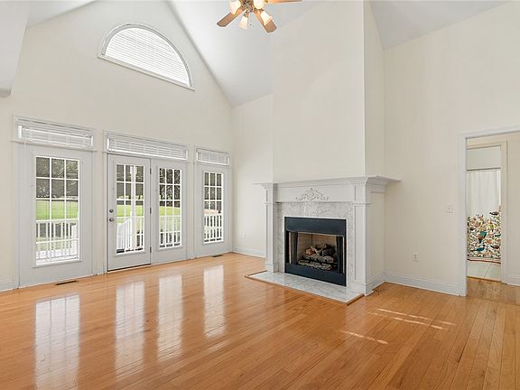 4th image of 100 Knightsbridge Ln