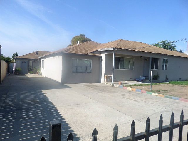 2nd image of 261 Nancy Ln