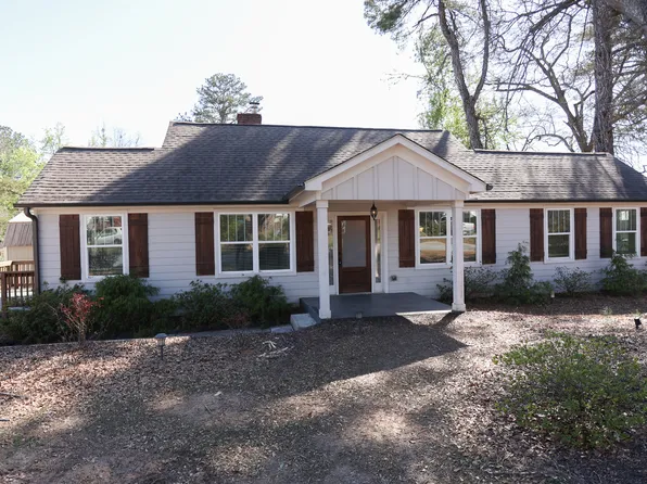 68 Hayes St, Toccoa, GA 30577