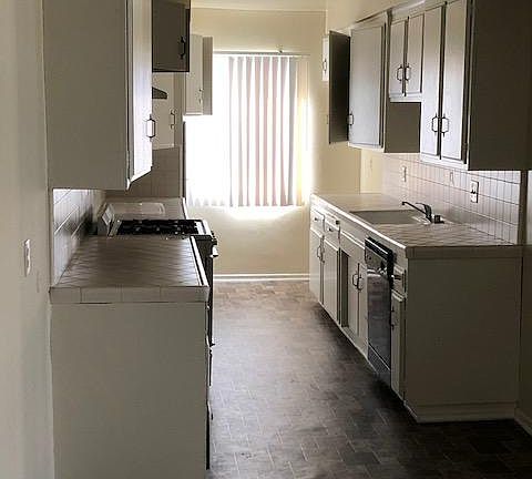 3rd image of 25 N El Molino St APT K