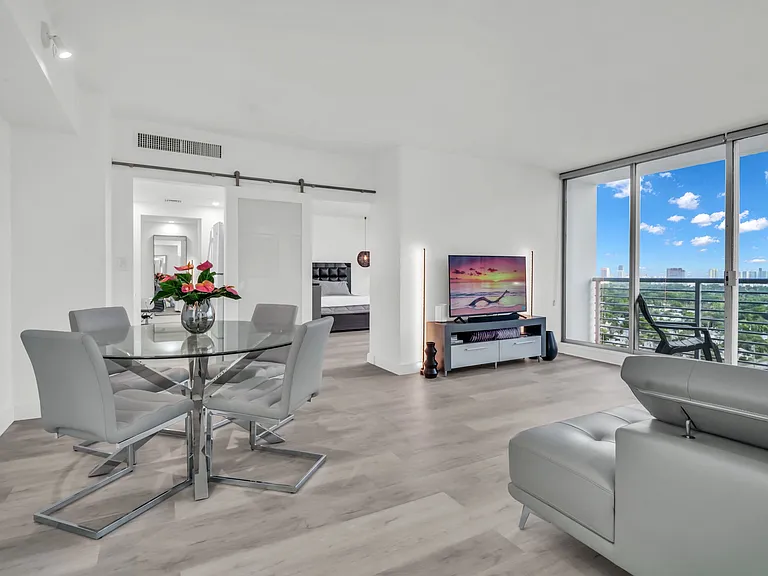 1720 Harrison St #15B — Photo 9