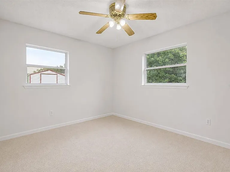 4404 Fetrow Dr — Photo 4