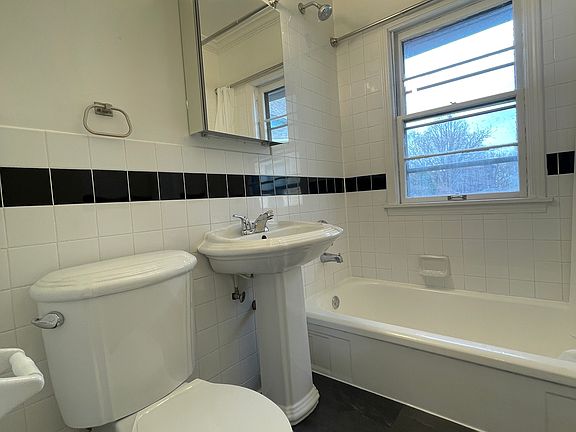 4th image of 524 Dayton Ave APT 6
