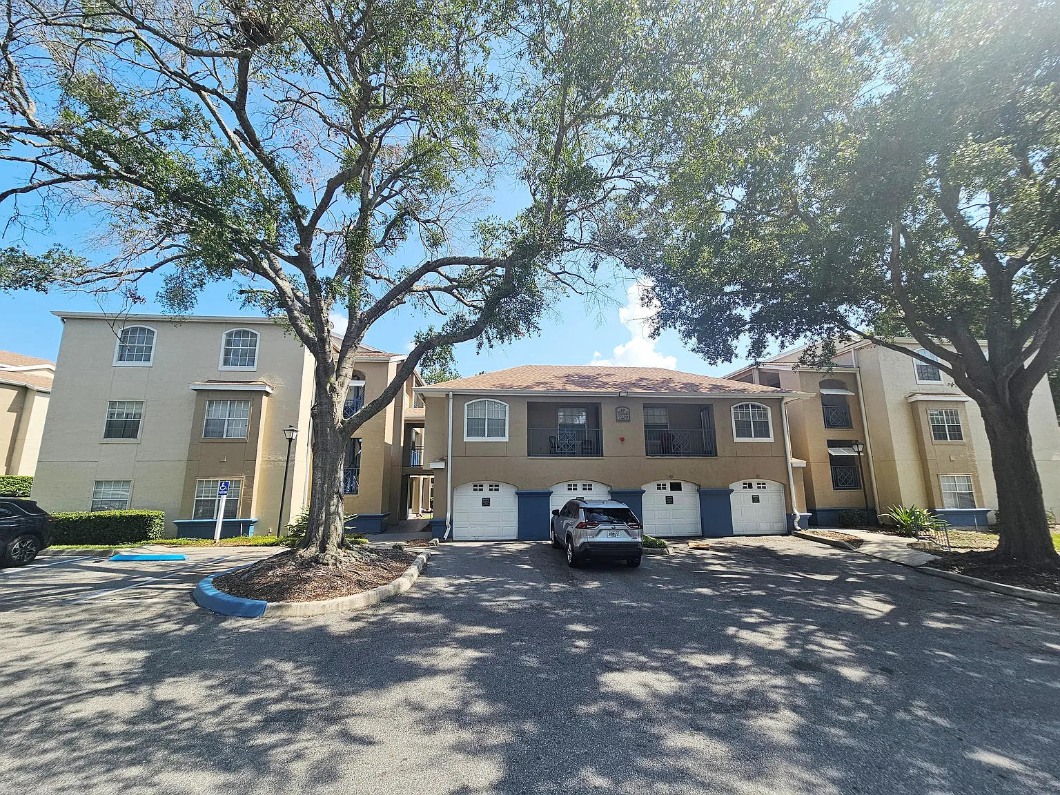 1 bed, 842 sqft, $1,390 — Photo 1