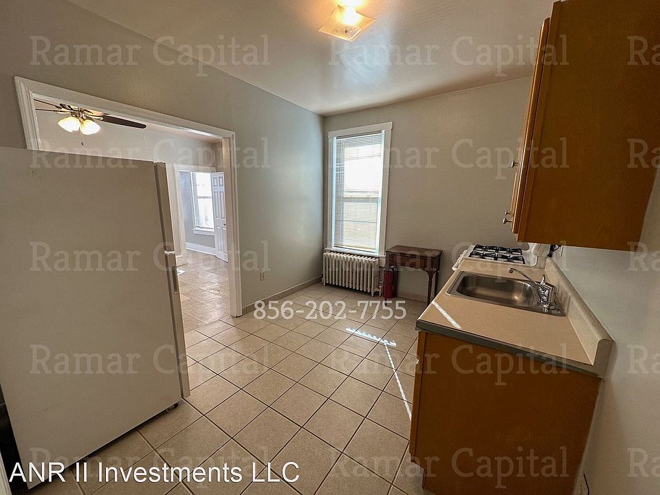 1st image of 951 S 3rd St #11648351
