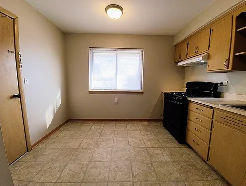 W158N8963 Charles Dr #UPPER — Photo 6