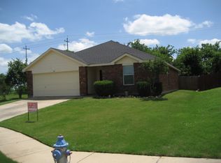 200 Deer Run Dr, Sanger, TX 76266