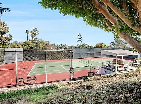 3rd image of 6105 La Jolla Scenic Dr S APT B