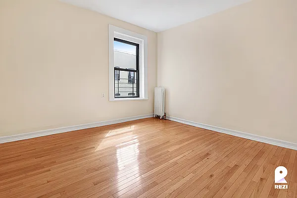 Rented by REZI | media 19