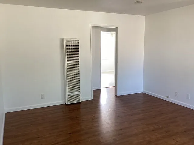3 bed, 1.0 bath, 988 sqft, $2,300 — Photo 3