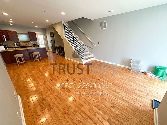 4th image of 4128 Apple St #1