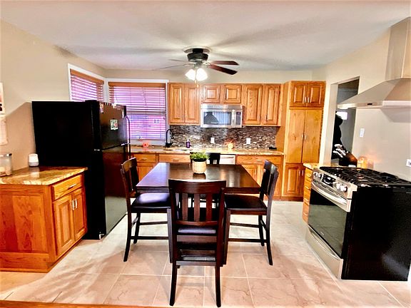 3rd image of 17330 Odell Ave