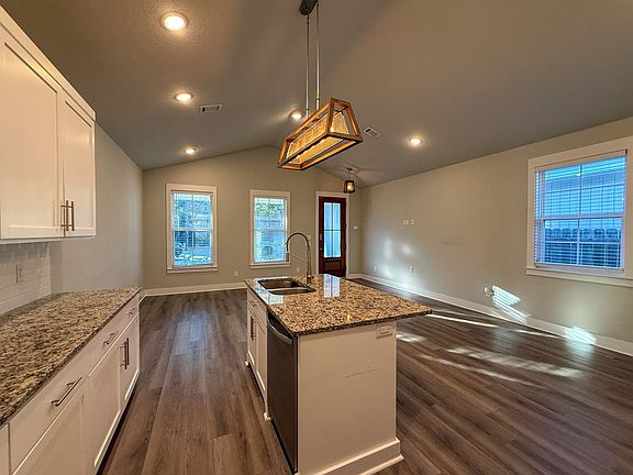 3rd image of 1006 N D St