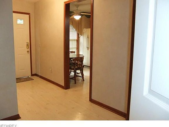 4th image of 1098 Lake Meadow Ln