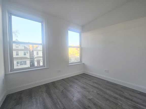 4th image of 41-12 Judge St #2