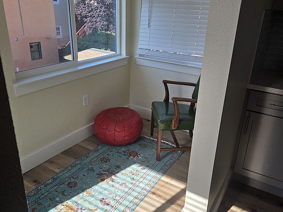 Sunroom off full kitchen