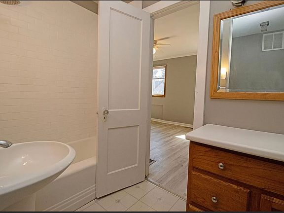 4th image of 1747 Marshall Ave #3