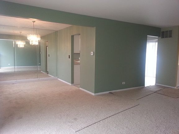 5th image of 838 White Oak Ln