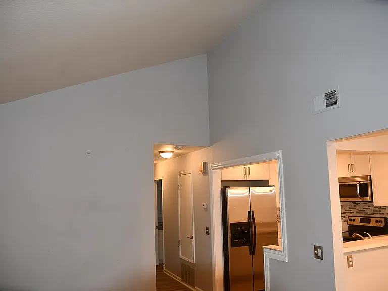 211 Compton Cir #B — Photo 8