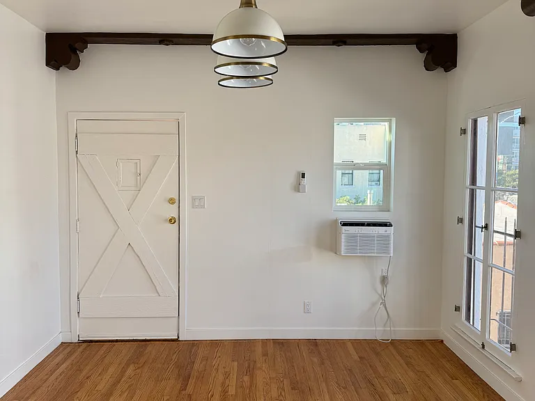 5930 Willoughby Ave #5934-1/2 — Photo 6