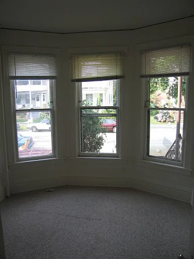 3 bed, 1.0 bath, 1010 sqft, $1,810 — Photo 3