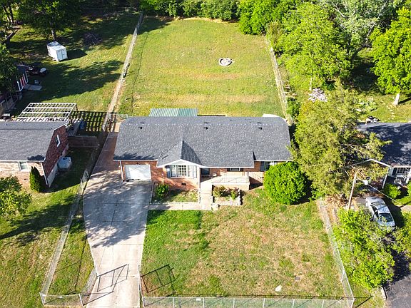 4th image of 111 S Valley Rd