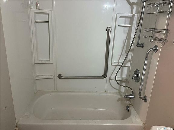 5th image of 621 1st Ave #619