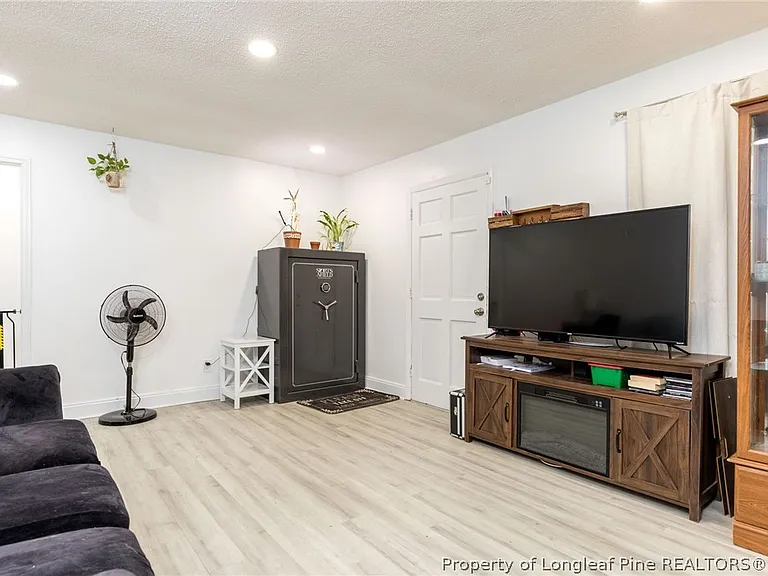 3230 Periwinkle Dr — Photo 6