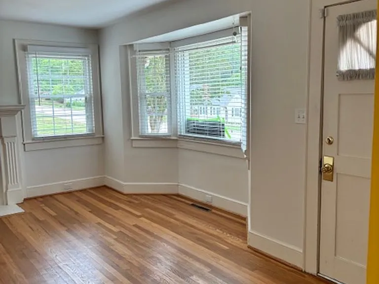 407 Janie St — Photo 15