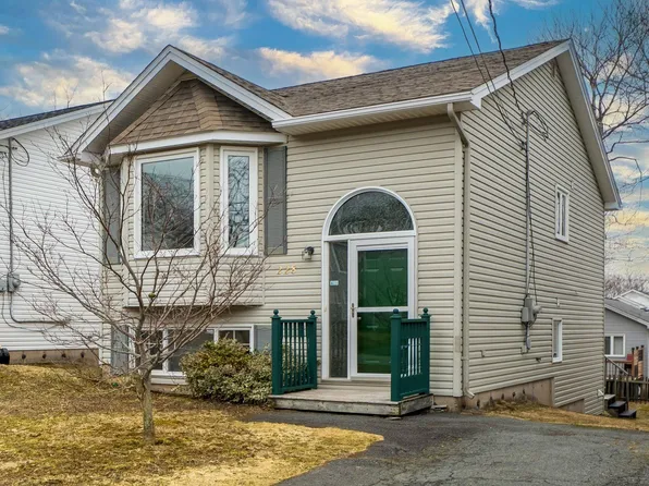 228 Charles Rd, Halifax, NS B3T 1N5