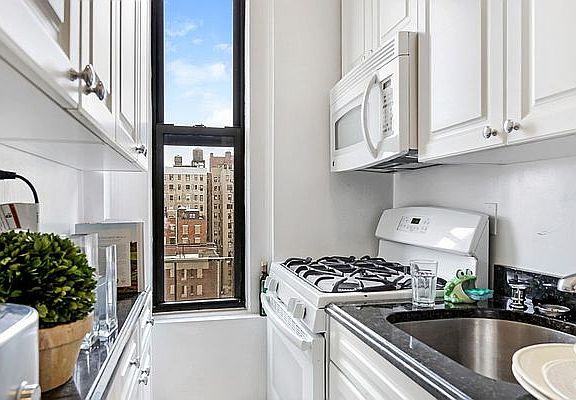 3rd image of 525 W End Ave APT 11G