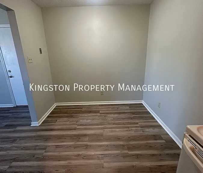 200 Summit Dr #6 — Photo 13