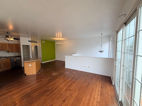 3rd image of 370 Main St