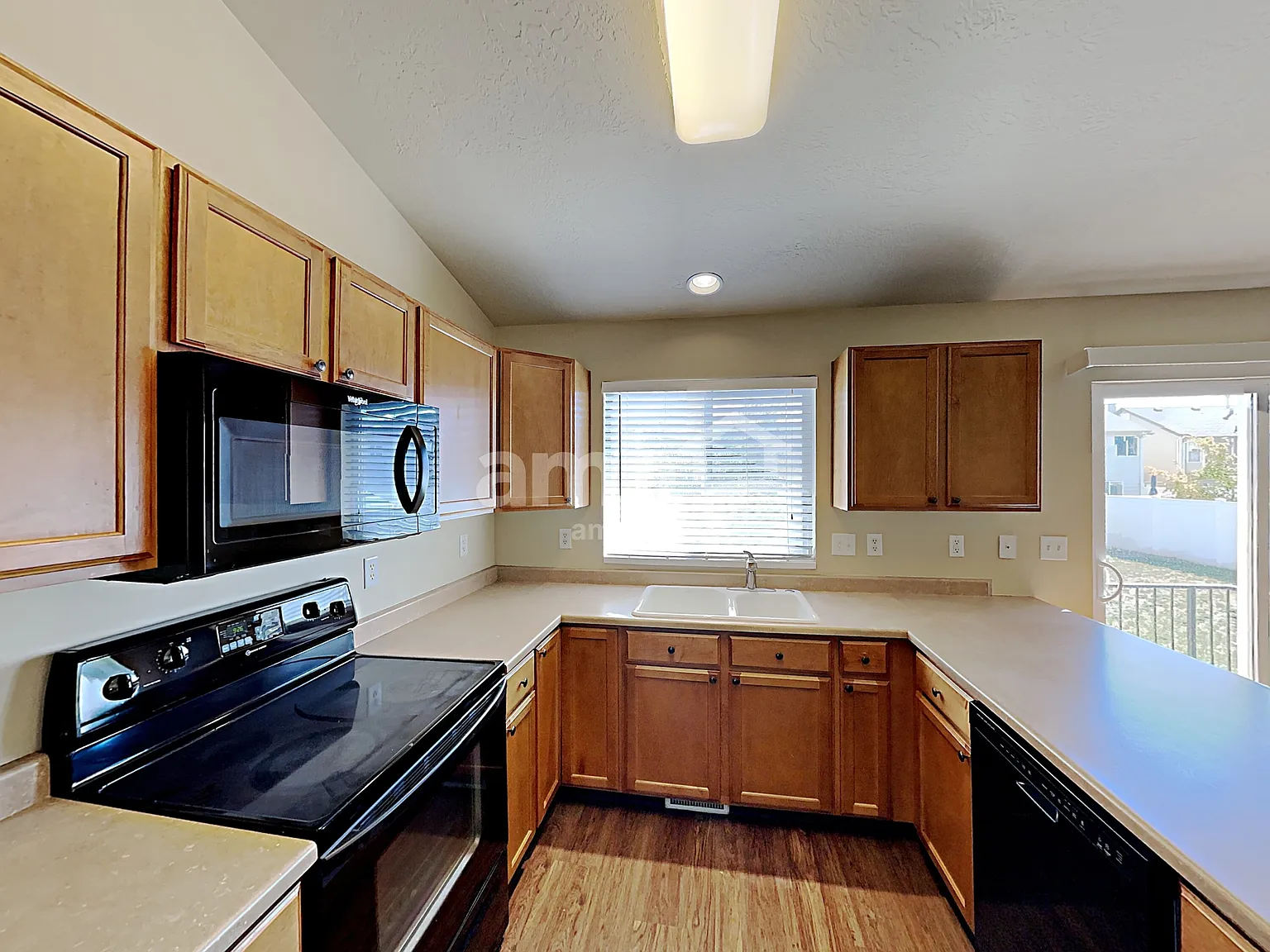 3 bed, 2.5 bath, 1733 sqft, $2,650 — Photo 3