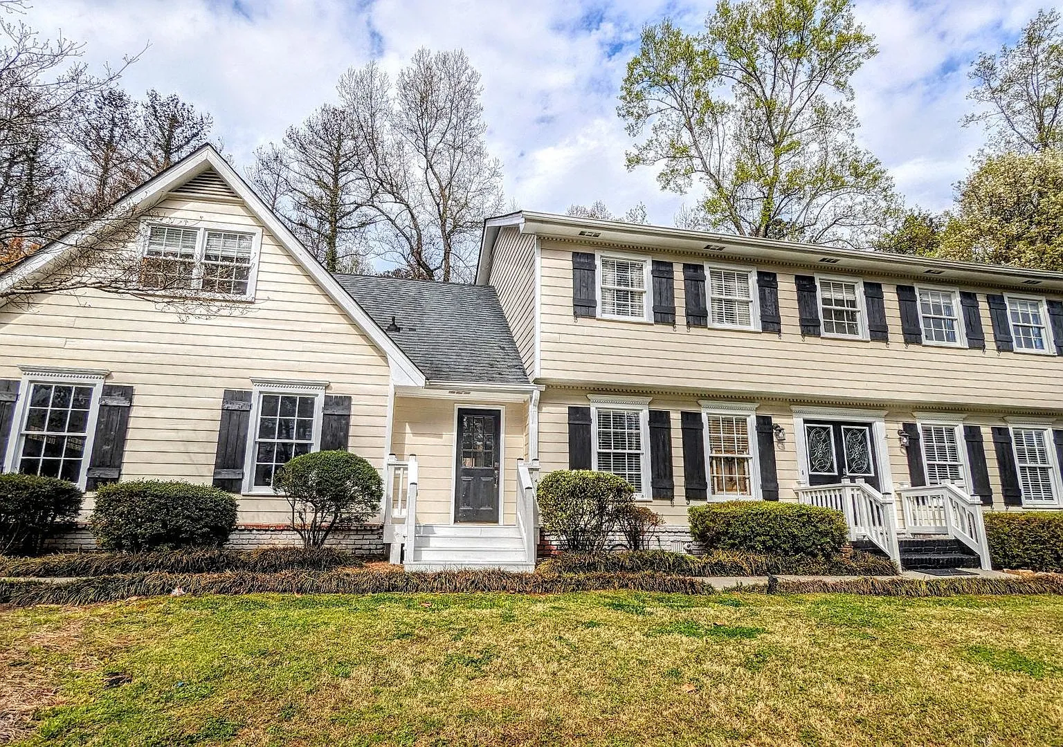 Charming home in sought after Kings Cove community | 4 BR 2.5 BA — Photo 2