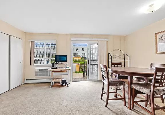 3rd image of 1685 Park Pl