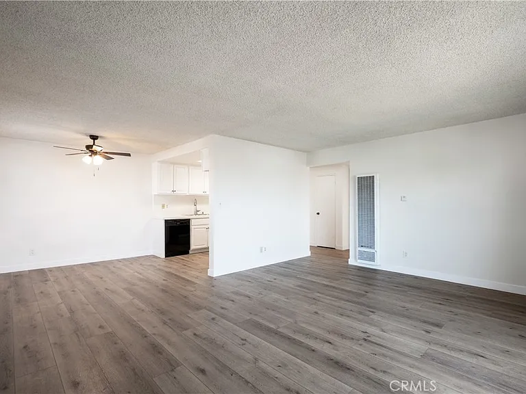972 W 14th St #3 — Photo 16