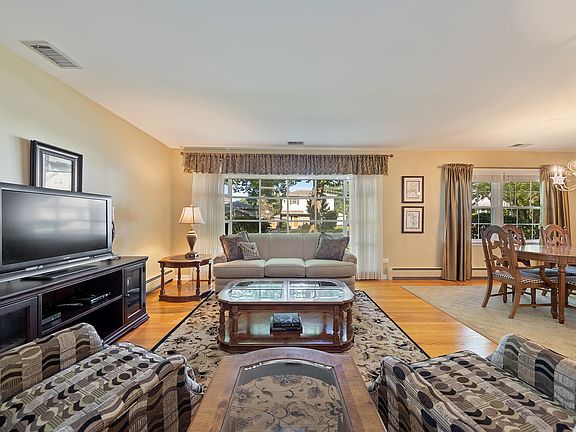 2nd image of 24 Poplar Pl