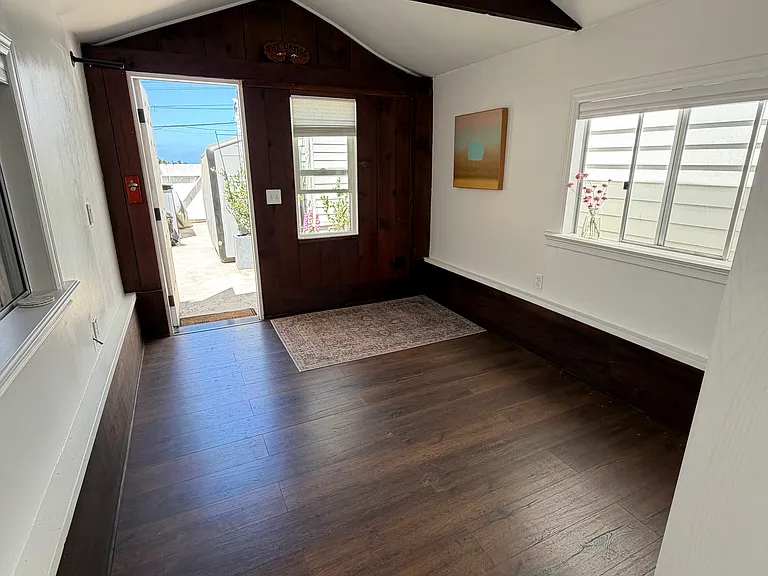 302 Barbara Ave #B — Photo 4