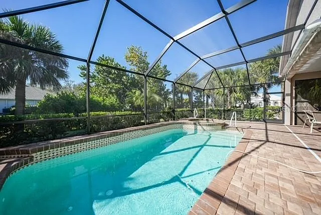 3 bed, 2.0 bath, 1937 sqft, $6,250 — Photo 3