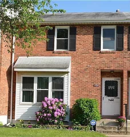 1st image of 102 E Green Valley Cir