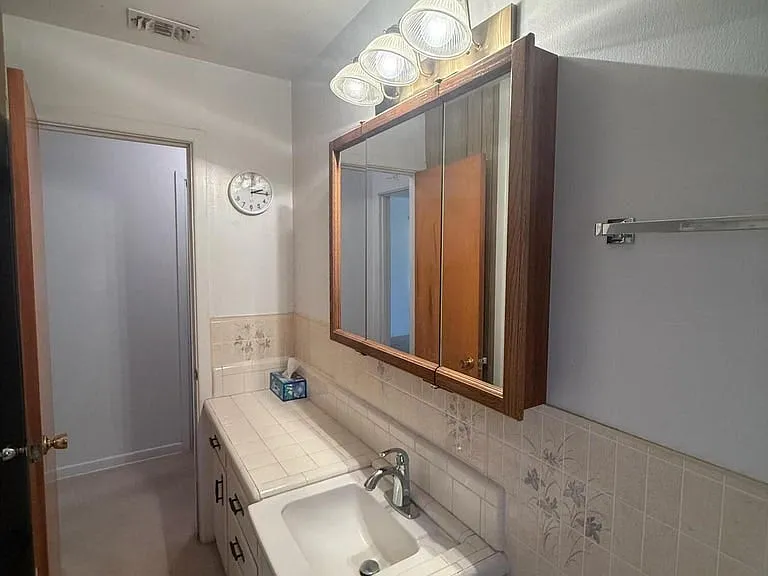 107 Avenue G — Photo 20