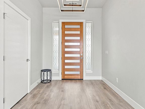 4th image of 3779 Highview St