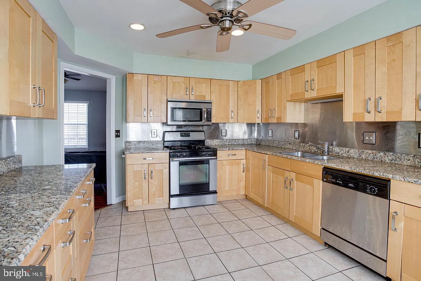 4 bed, 3.0 bath, 1788 sqft, $2,800 — Photo 2